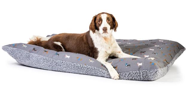FatFace Marching Dogs Deep Duvet Dog Bed - Image 3