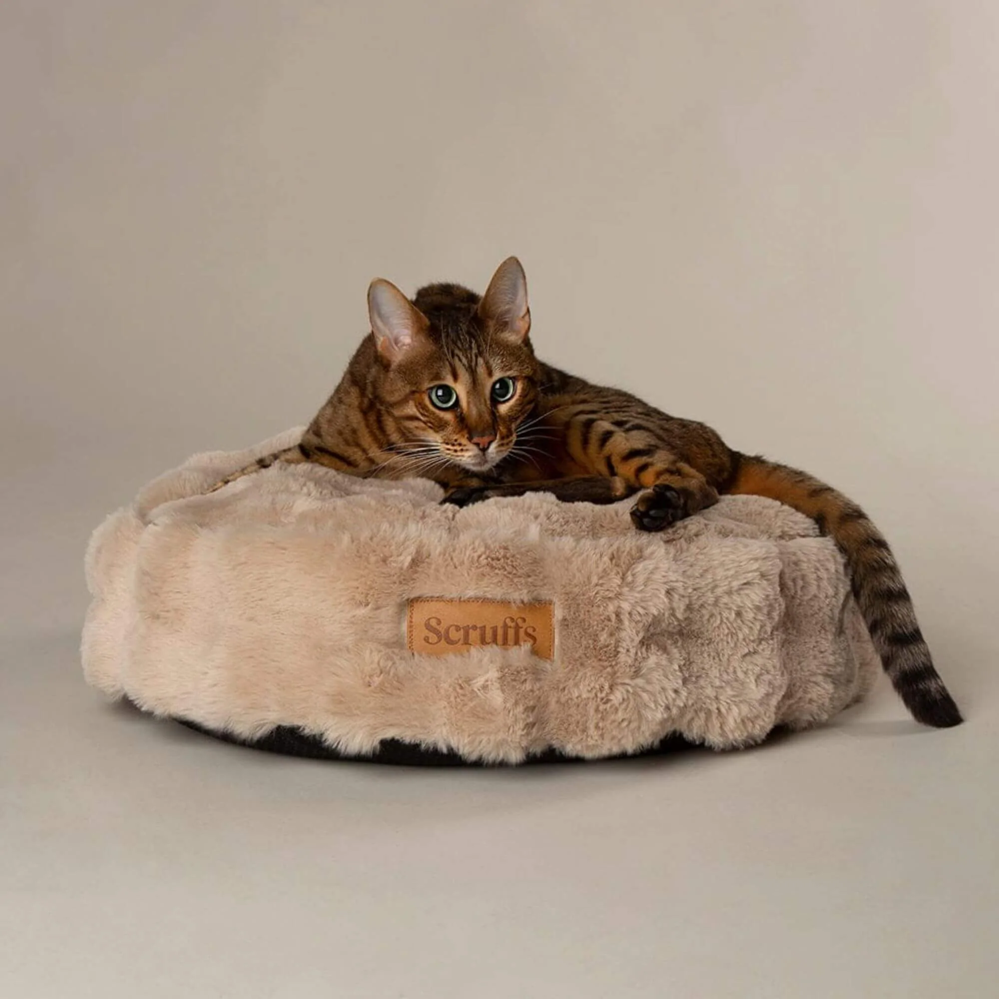 Scruffs Alpine Faux Fur Cat Bed - Image 6